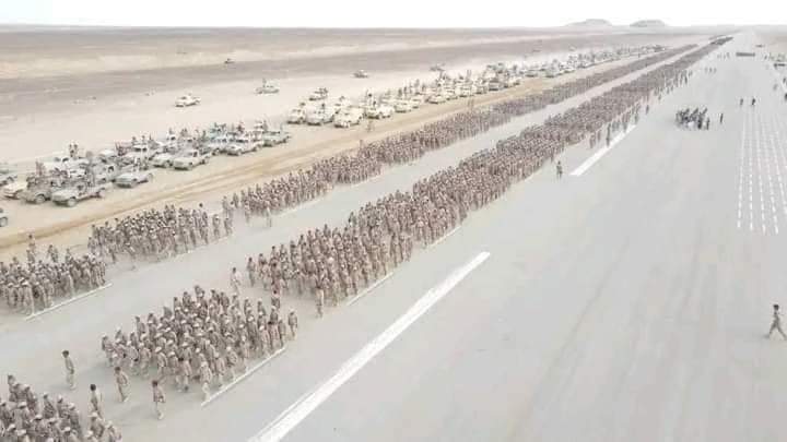 عرض عسكري مهيب بمحافظة مأرب احتفاءً بأعياد الثورة اليمنية المجيدة